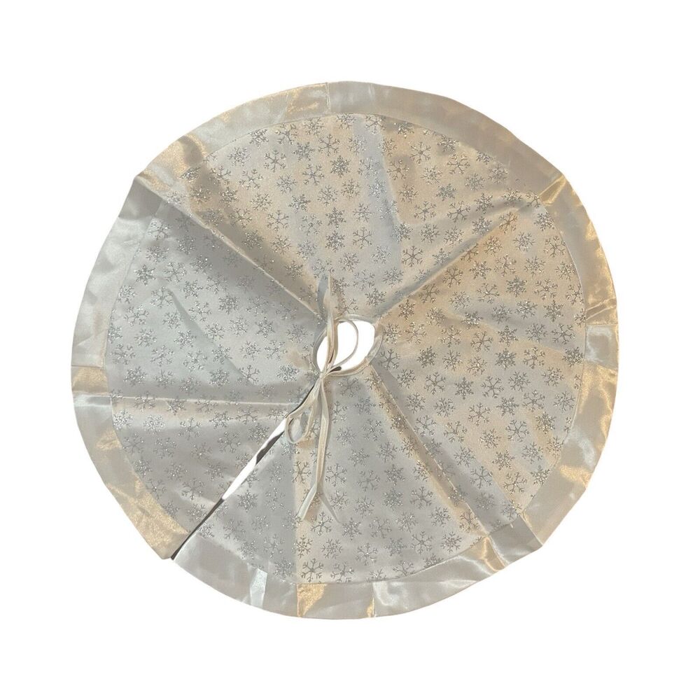 Mini Christmas Tree Skirt White Silver Glitter Snowflakes 19 Inch